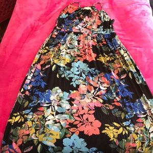 Beautiful flowing maxi dress vibe flower pattern
